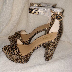 New Metallic Gold Leopard Platform Heels, SZ 9